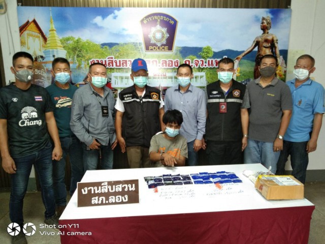 หนุ่มขนส่งได้กลิ่นยาบ้าในพัสดุแจ้งตำรวจสวมรอยจับทันที