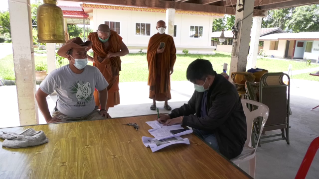 ร้องสื่อคดีไม่คืบ พระจ้างคนตัดไม้พยุงในวัด2ต้น