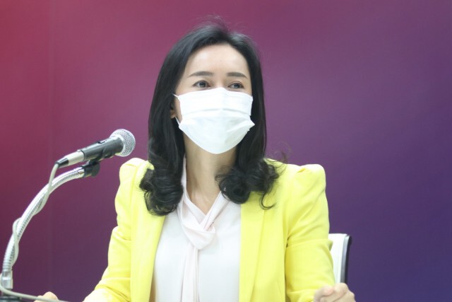 "โฆษกพท." ชี้ วัคซีนโควิดกลายเป็นเครื่องมือชี้วัดอำนาจ โดยชีวิตปชช.และเศรษฐกิจเป็นตัวประกัน