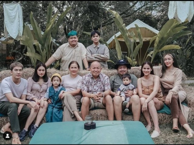 คิดถึงพ่อแทบขาดใจ "ไอซ์" โพสต์ถึง "น้าค่อม" ครบรอบ 1 เดือนการจากไปของชายผู้เป็นตำนานตลกไทย