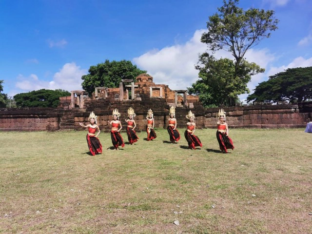 บวงสรวงปราสาทหนองหงส์วอนส่งทับหลังกลับคืนปราสาท