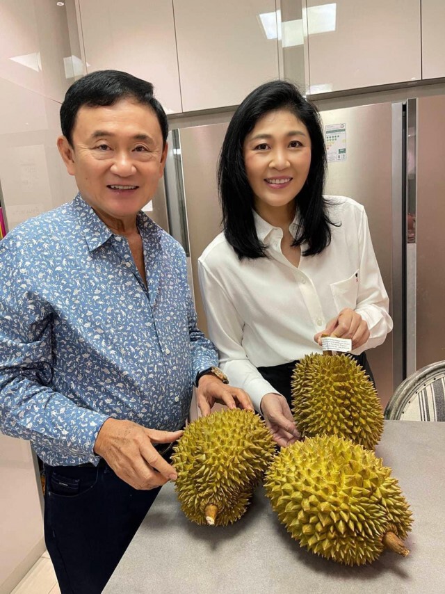 ยิ่งลักษณ์ ขอบคุณของฝากจากเมืองไทย รำลึก เหตุน้ำท่วม 2554 ทำสวนทุเรียนนนท์เสียหาย เยียวยาจนฟื้น