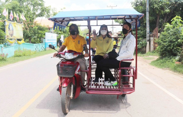 รมช.เกษตรฯลุยช่วยเกษตรกรประสบปัญหาโรคลัมปีสกิน