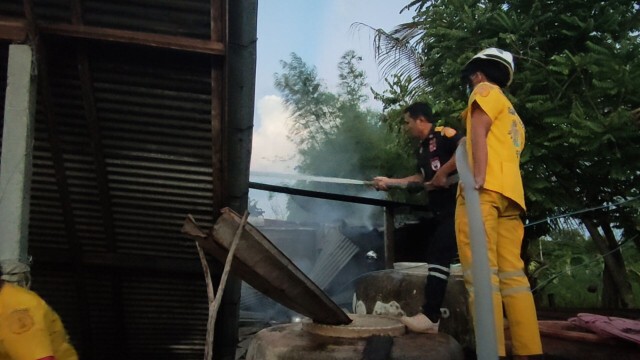 หลานป่วยจิตคลั่งแค่ทะเลาะเรื่องแมวกินปลาจุดไฟเผาบ้าน