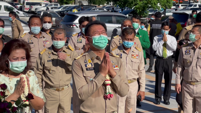 มอบดอกไม้ส่งกำลังใจ "วิเชียร จันทรโณทัย" ผู้ว่าโคราชไปชัยภูมิ