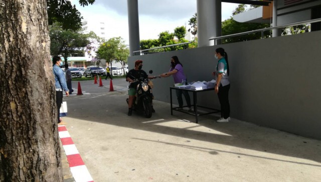 "Drive thru"รับชีทเรียนออนไลน์