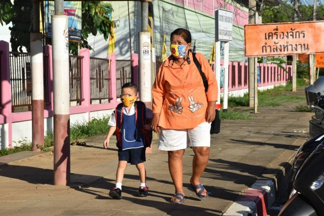 เข้มเปิดเทอมวันแรกงดเดินเรียน-ลดเคลื่อนย้าย
