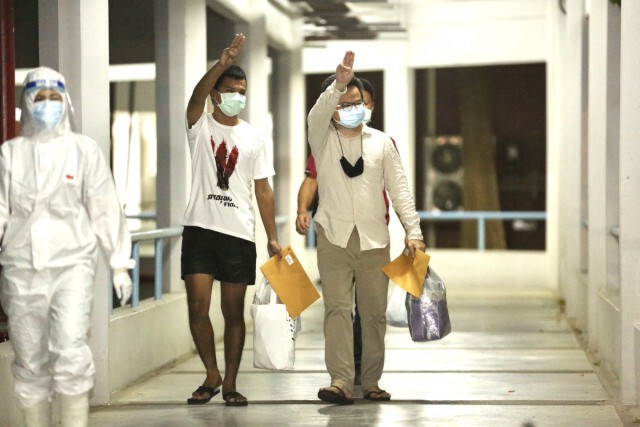 "ไมค์-อานนท์" ได้กลับบ้านแล้ว! มวลชนแห่ให้กำลังใจเพียบ พร้อมก้าวต่อสู้ไปสู่เส้นชัย
