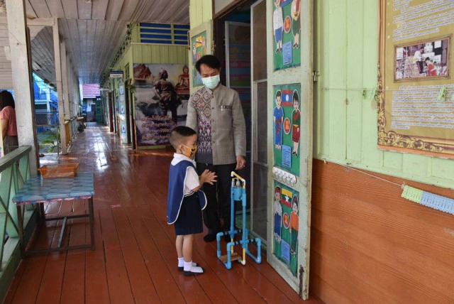 เข้มเปิดเทอมวันแรกงดเดินเรียน-ลดเคลื่อนย้าย