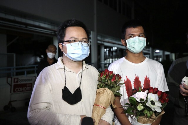 "ไมค์-อานนท์" ได้กลับบ้านแล้ว! มวลชนแห่ให้กำลังใจเพียบ พร้อมก้าวต่อสู้ไปสู่เส้นชัย
