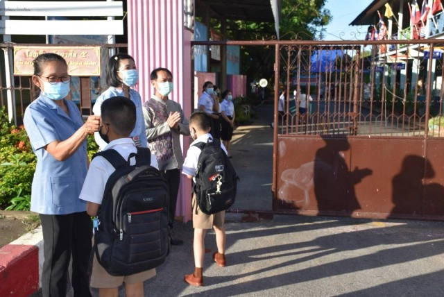 เข้มเปิดเทอมวันแรกงดเดินเรียน-ลดเคลื่อนย้าย