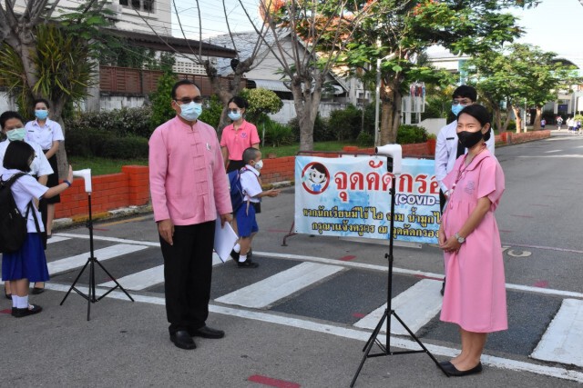 ผู้ว่าฯแพร่นำ คกก.ควบคุมโรค-ตรวจ246โรงเรียน