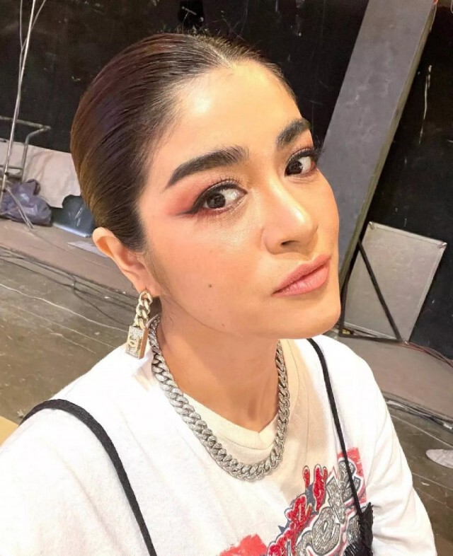 คอหวย แห่คอมเมนต์ยก "แม่น้ำหนึ่ง" บอกใบ้แม่นมาก "แจง" เมีย"แจ๊ส" ยกนิ้วให้เป็นไอดอล