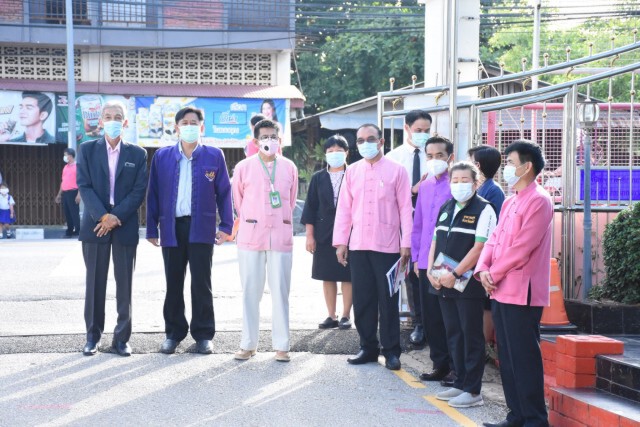 ผู้ว่าฯแพร่นำ คกก.ควบคุมโรค-ตรวจ246โรงเรียน
