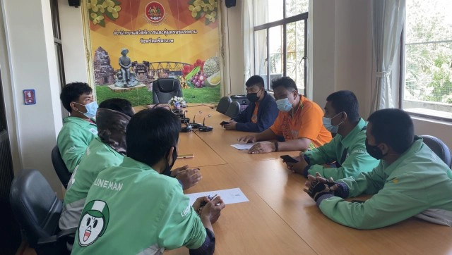 ไรเดอร์ไลน์แมนประท้วงขอค่าแรงคืนเท่าเดิม