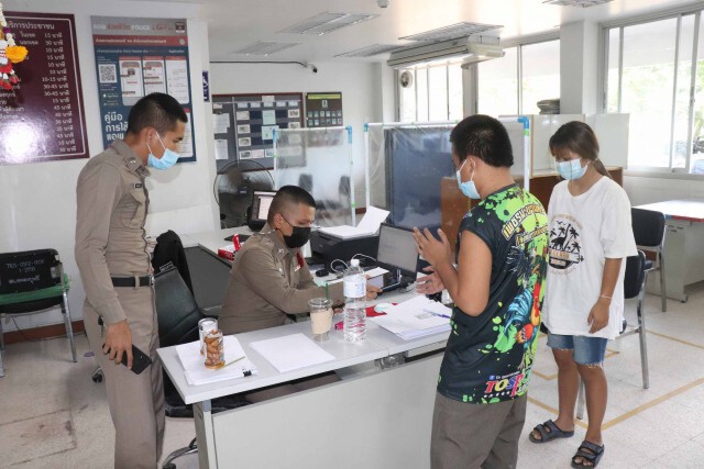หนุ่มผวา คนร้ายบุกบ้านยิงขู่ 2 นัด ตำรวจตามรวบทันควัน