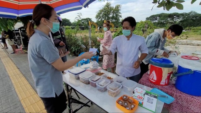 เชฟตกงานหันทำ-ข้าวเหนียวสมุนไพรห่อใบตอง