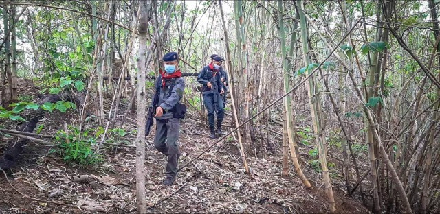 ลาดตระเวนคุมเข้มชายแดน