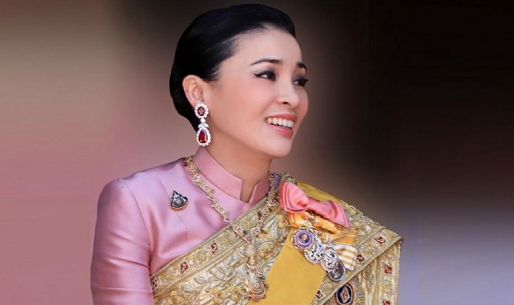 สมเด็จพระสังฆราช ถวายพระพรสมเด็จพระราชินี เนื่องในวันเฉลิมพระชนมพรรษา