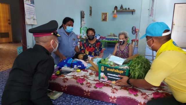 หิ้วตะกร้าปันสุขมอบผู้ป่วยติดเตียง-ช่วยโควิด-19