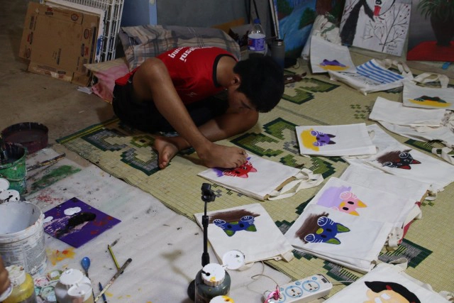 "น้องทาม"วาดภาพลงถุงผ้าขายออนไลน์-หาทุนการศึกษา