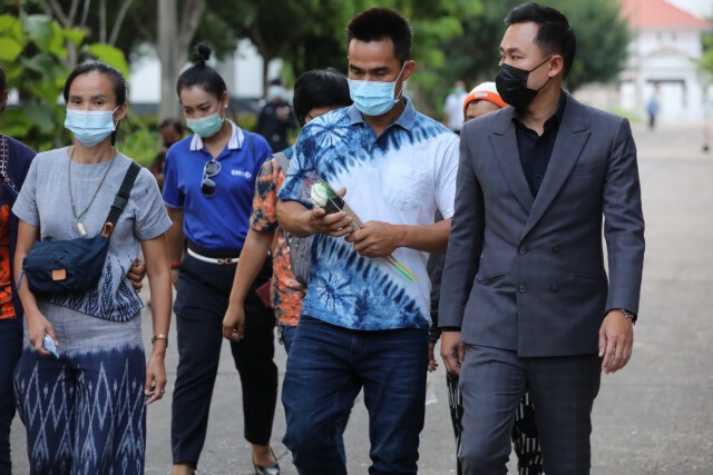"ลุงพล"เปิดใจทั้งน้ำตาหลังได้ประกัน "ทนายตั้ม" ลั่นเตรียมแจ้งความตร.ทำเกินกว่าเหตุ