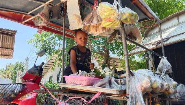 ชื่นชมเด็กชายป.5ช่วยยายเก็บผักขายสู้โควิด