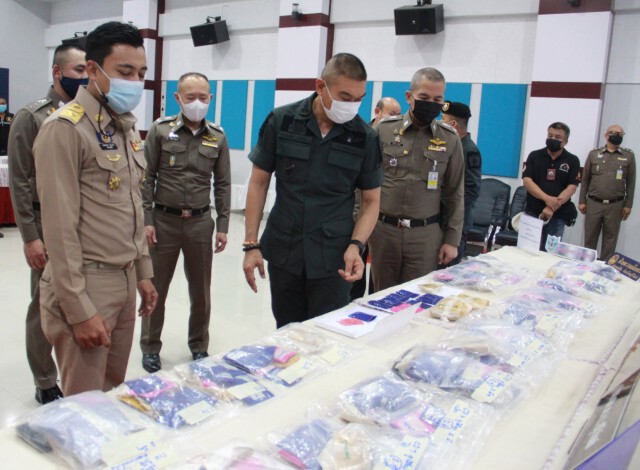 จับ2 ผัวเมียเพิ่งพ้นโทษ ขนยาบ้าร่วมแสน ยึดทรัพย์กว่า 2.5 ล้าน