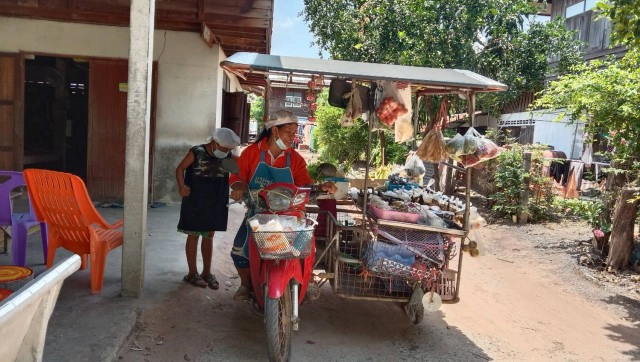 ชื่นชมเด็กชายป.5ช่วยยายเก็บผักขายสู้โควิด