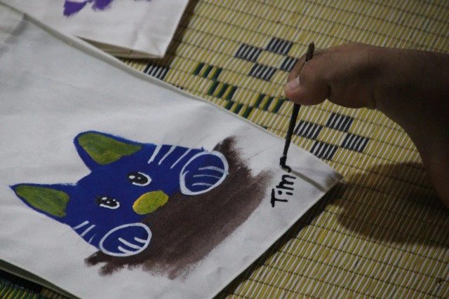 "น้องทาม"วาดภาพลงถุงผ้าขายออนไลน์-หาทุนการศึกษา