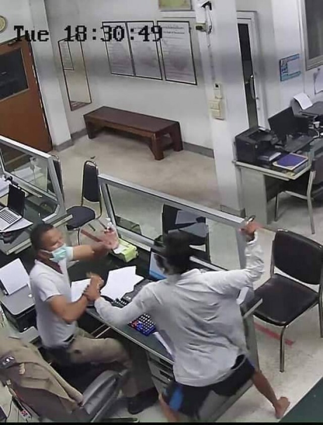ผู้ต้องหาสะเดาะกุญแจชกหน้าตำรวจเย็บ 3 เข็ม