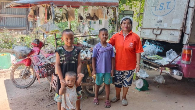 ชื่นชมเด็กชายป.5ช่วยยายเก็บผักขายสู้โควิด