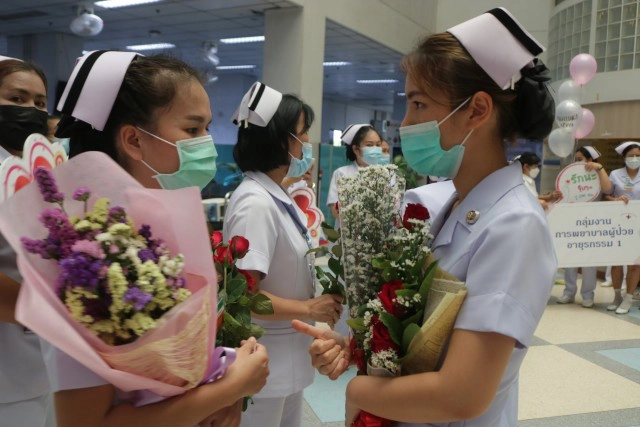 รพ.ขอนแก่นส่งทัพหนุน รพ.สนามเมืองทอง