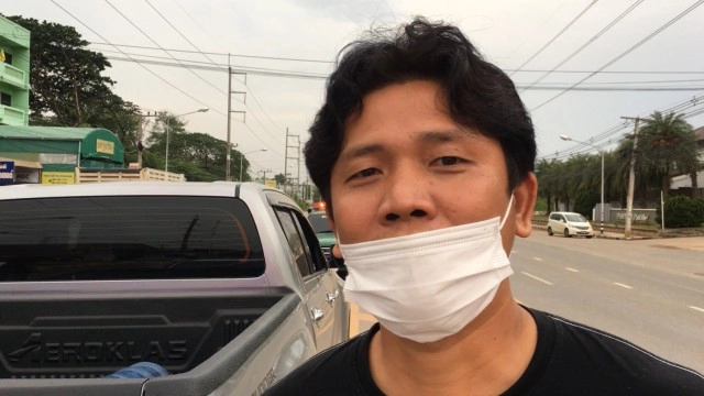 รถเบนซ์จอดติดไฟแดงถูกชนท้าย คนขับกระบะเจ็บสาหัส 2 ราย