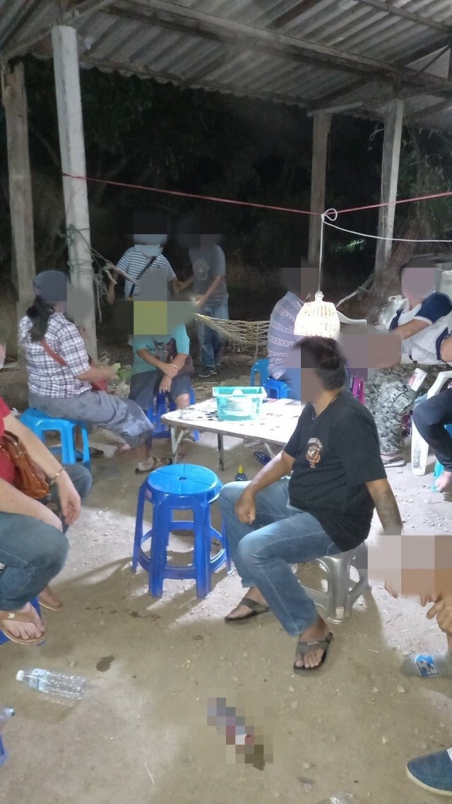 จับนักพนันมั่วสุมเล่นไฮโลไม่กลัวโควิด