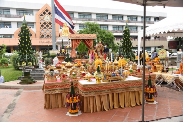 กรมการข้าว มอบโชค เป็นขวัญกำลังใจ ผู้เข้าร่วมงานวันข้าวและชาวนาฯ