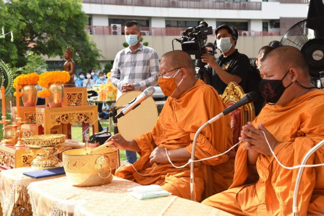 กรมการข้าว มอบโชค เป็นขวัญกำลังใจ ผู้เข้าร่วมงานวันข้าวและชาวนาฯ