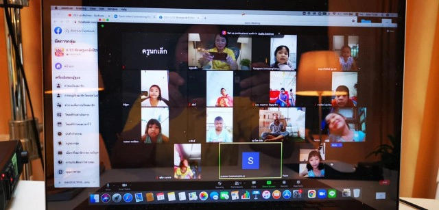 ชาวเน็ตฮือฮาเบื้องหลังการสอน "ครูนกเล็ก" จัดเต็มอุปกรณ์ขนาดนี้สงสัยเสียไปกี่แสน