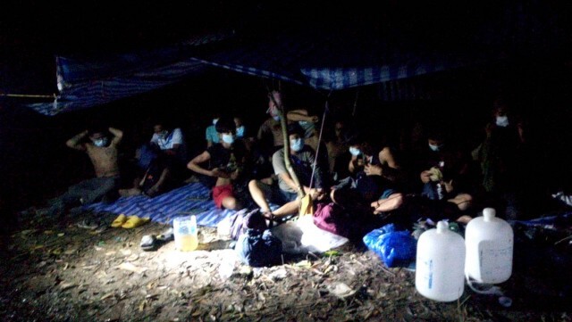 จับกุมแรงงานต่างด้าว 20 คน คารถบรรทุกหัวลาก