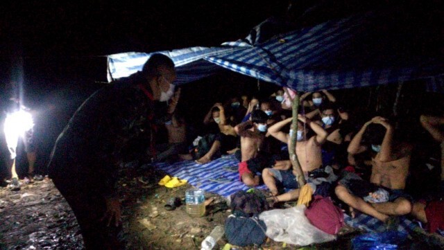 จับกุมแรงงานต่างด้าว 20 คน คารถบรรทุกหัวลาก