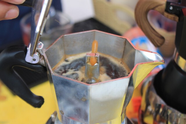 ขายกาแฟสดริมสวน-หารายได้เสริมสู้พิษโควิด