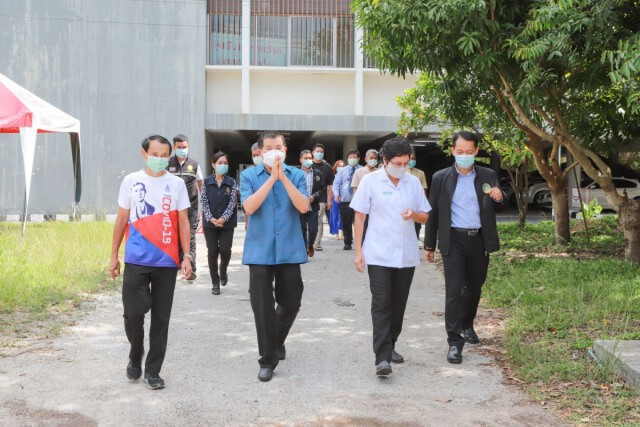 มท.2 ส่งผู้ป่วยโควิดชุดสุดท้ายกลับบ้าน