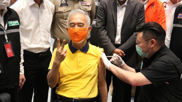 "สุวัจน์" อดีตรองนายก ฯ เข้าคิวลำดับ 555 ฉีด"แอสตร้าเซนเนก้า"