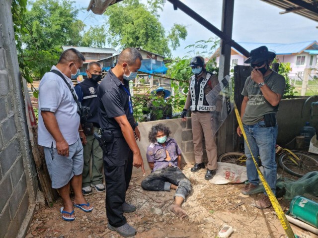 ฉุนถูกเพื่อนบ้านด่ามีดตะขอฟันหัวดับ ปมไถนาเหยียบข้าว