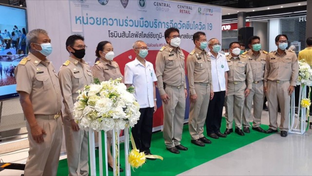 ปชช.แห่เข้าแถวต่อคิวฉีดวัคซีนโควิดวันแรกยาวเหยียด