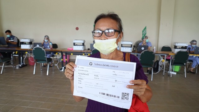ผู้สูงอายุกับกลุ่มผู้ป่วย7โรคเรื้อรังแห่ฉีดวัคซีนวันแรกคึกคัก