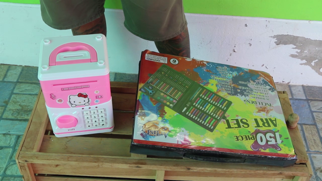 หนุ่มสุดงงเจอพัสดุส่งถึงบ้าน 4 รอบทั้งๆที่ไม่ได้สั่ง