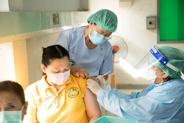 รพ.สุโขทัยฉีดชั่วโมงละ200คน