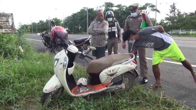 ครูสาวขับจยย.ถูกรถเบียดตกข้างทางสลบข้ามคืนฟื้นมาเงิน 1.2 แสนหาย