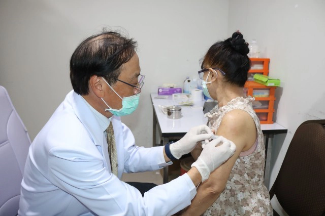 รพ.เทพากร ได้รับจัดสรรวัคซีนแอสตร้าเซนนิก้า20โดส